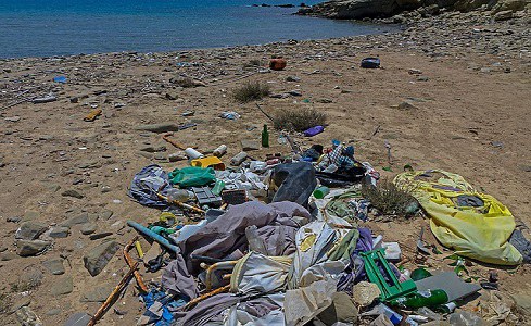 Ispra spiaggia rifiuti