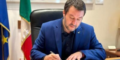 ministro-Salvini-firma